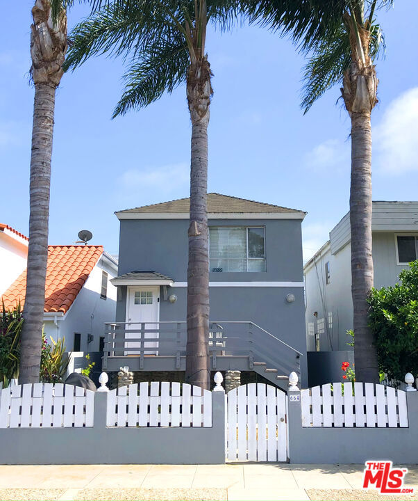 664 Marr Street, Venice CA: https://media.crmls.org/mediaz/079fdfad-6d1d-434b-a108-cc58f0db9bef.jpg