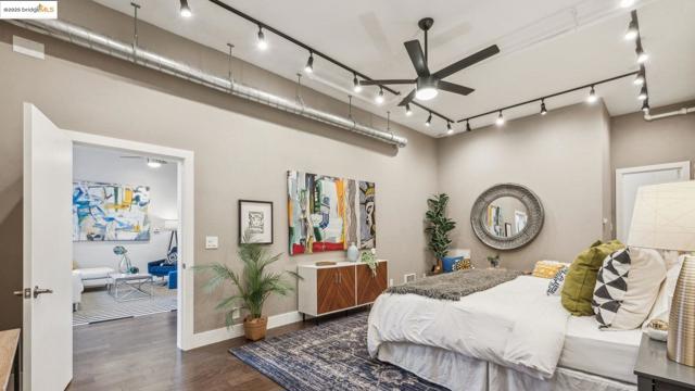 958 28th ST, Oakland CA: https://media.crmls.org/mediaz/07a08190-077d-4c02-84b7-9cc2c7a42a39.jpg