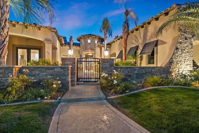 352 Crest Lake Drive, Palm Desert CA: https://media.crmls.org/mediaz/07a0e003-aa67-4f73-b1f2-fc2bd2c0d5a8.jpg