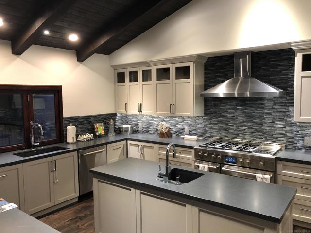 1153 Crest Dr, Encinitas CA: https://media.crmls.org/mediaz/07a1bae7-8339-4f2f-a588-f1506ff036cd.jpg