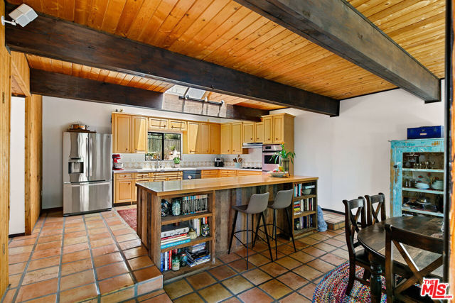 25813 Dark Creek Road, Calabasas CA: https://media.crmls.org/mediaz/07a20d2b-86f3-46b4-93d0-90a3034fcfbd.jpg