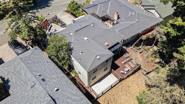 5601 Castle Dr, Oakland CA: https://media.crmls.org/mediaz/07a2cc9e-d7a5-4d61-bfa7-436fd8f151fe.jpg