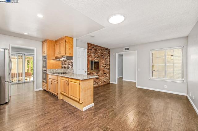 1059 Lakehurst Rd, Livermore CA: https://media.crmls.org/mediaz/07a2f368-3828-4bbb-a0dc-4d0e3ec45077.jpg