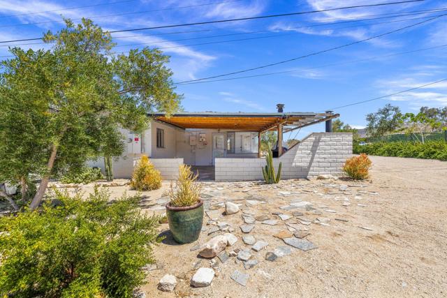 7648 Araby Avenue, 29 Palms CA: https://media.crmls.org/mediaz/07a3501d-4058-4fb2-9587-6bdb107a59d4.jpg