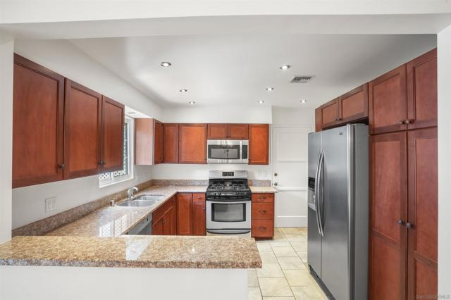 4833 Atlanta Dr., San Diego CA: https://media.crmls.org/mediaz/07a4716f-8b2e-46f2-8913-4c01eee6307d.jpg