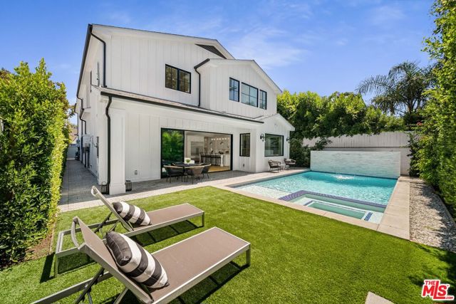 813 N Spaulding Avenue, Los Angeles CA: https://media.crmls.org/mediaz/07a4a9ef-c255-4eec-91ab-7e89f3aa1b48.jpg