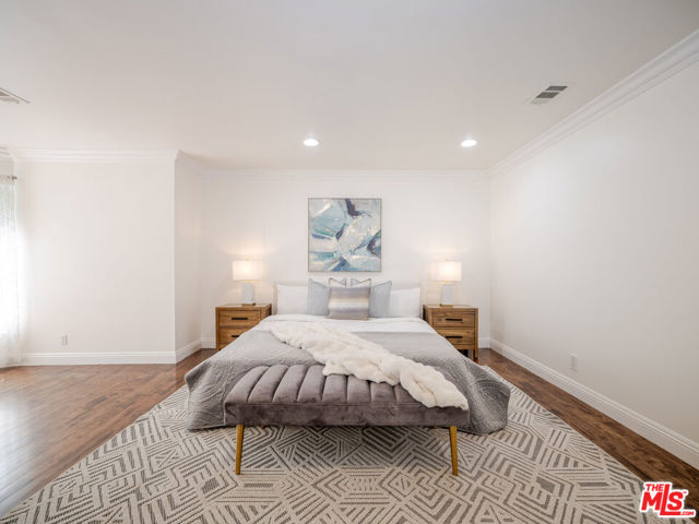 5417 Allott Avenue, Sherman Oaks CA: https://media.crmls.org/mediaz/07a5ecab-b4b2-4a46-a431-7e0f2a895285.jpg