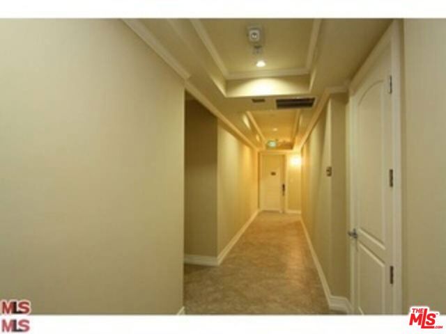 8612 Burton Way, Los Angeles CA: https://media.crmls.org/mediaz/07a6eb4c-3da3-4551-9c05-9465ff0809fb.jpg