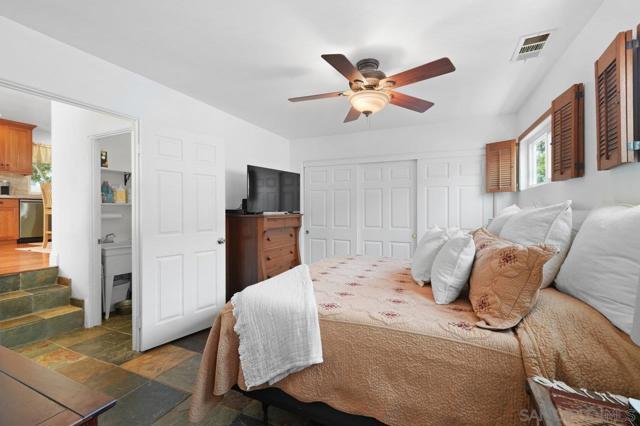 4386 Niagara Ave, San Diego CA: https://media.crmls.org/mediaz/07a708c1-bd1f-46e1-ade9-fa51e944fd83.jpg
