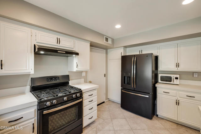 4471 Skyglen Court, Moorpark CA: https://media.crmls.org/mediaz/07a70cb9-6a9b-4084-9361-3b8ac50b28f9.jpg