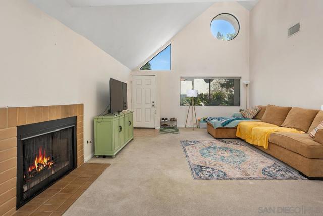 17945 Caminito Pinero, San Diego CA: https://media.crmls.org/mediaz/07a72baa-188f-4601-8754-d77ba48f35b4.jpg