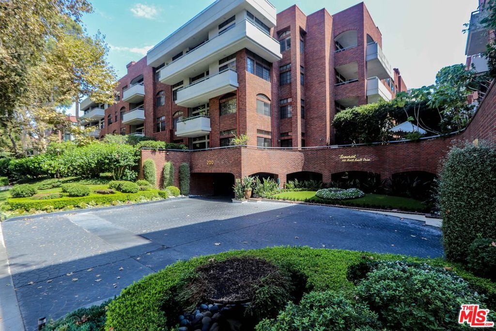 200 N Swall Drive #462