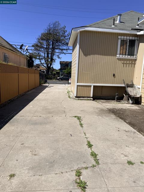 924 7Th St, Richmond CA: https://media.crmls.org/mediaz/07a7a515-8869-4a32-81c6-37924d051a44.jpg