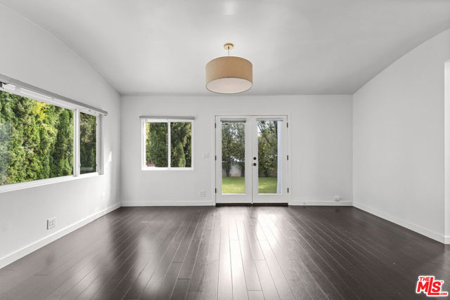 1434 24th Street, Santa Monica CA: https://media.crmls.org/mediaz/07a7f6ed-dc16-49b7-ac2d-54eb6d3e7c5c.jpg