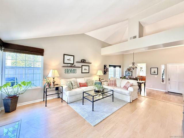 543 Rockport Ct, Encinitas CA: https://media.crmls.org/mediaz/07a885cb-c777-4702-ae22-688611fcb367.jpg