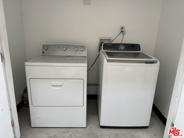 428 S DOHENY Drive, Beverly Hills CA: https://media.crmls.org/mediaz/07a89fe6-13d7-4b31-8c8e-99da2262b2ad.jpg