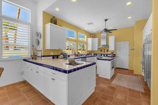 77440 Calle Ensenada, La Quinta CA: https://media.crmls.org/mediaz/07a8c227-16c9-40c5-8725-16111dd042a1.jpg