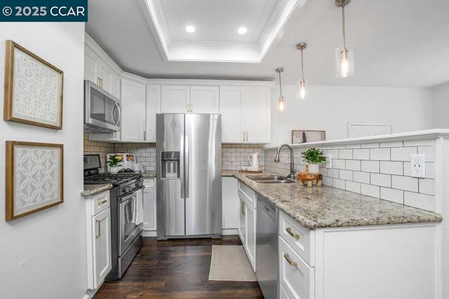 2006 Rainier Drive, Martinez CA: https://media.crmls.org/mediaz/07a8e234-61e4-45a8-96f7-988c2156227e.jpg