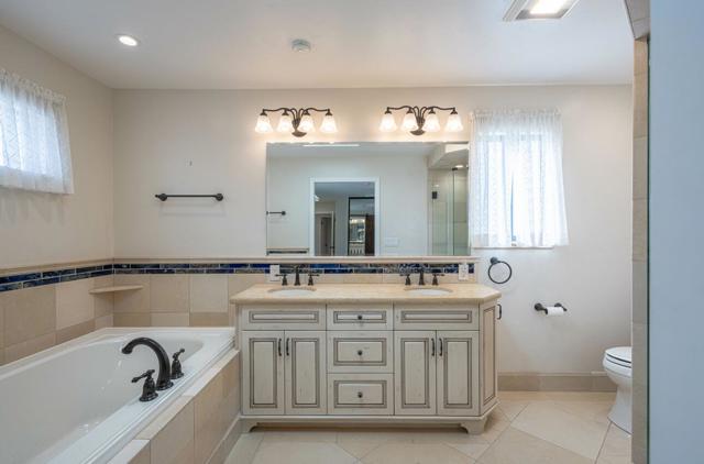 23465 Redding Circle, Salinas CA: https://media.crmls.org/mediaz/07a97be0-1802-43ce-887d-23c15339eb95.jpg