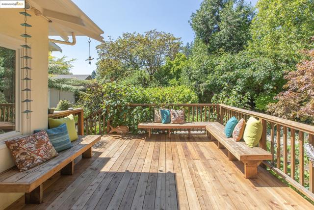1081 Keith Ave, Berkeley CA: https://media.crmls.org/mediaz/07a99e3b-eef9-484a-9260-e785ee61b91b.jpg