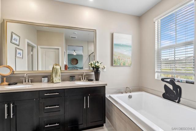 27661 Heritage Ln, Valley Center CA: https://media.crmls.org/mediaz/07a9add7-07fc-4bd3-aa70-c70dc63c936f.jpg