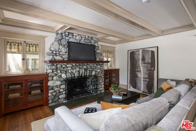 21 Park Avenue, Venice CA: https://media.crmls.org/mediaz/07a9b2a5-fa5c-4380-80c1-196015f8e7c8.jpg