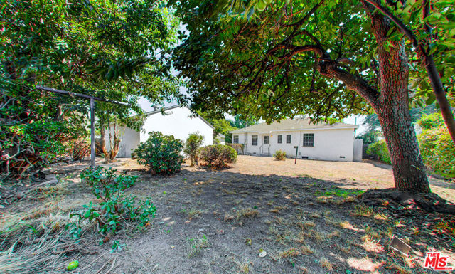 253 W El Sur Street, Monrovia CA: https://media.crmls.org/mediaz/07a9b312-aabe-4829-b324-d3e3d01e21f5.jpg