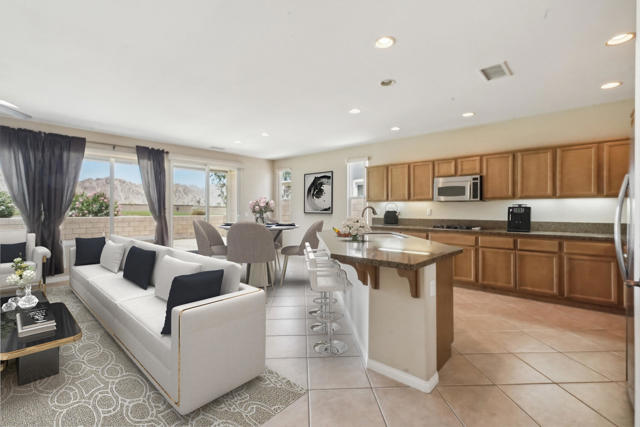 60375 Living Stone Drive, La Quinta CA: https://media.crmls.org/mediaz/07a9f767-1afd-4c38-aab7-22620f0519b9.jpg