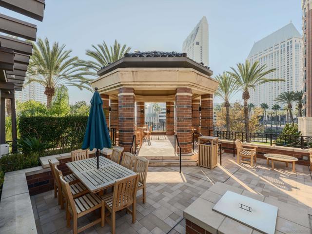 500 W Harbor Dr, San Diego CA: https://media.crmls.org/mediaz/07aa463c-27d5-45e1-94bc-dd425d9fbac3.jpg