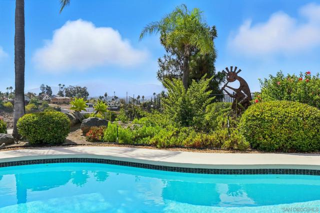 4343 Avenida Gregory, Spring Valley CA: https://media.crmls.org/mediaz/07aaacb3-fc08-40f8-af69-59e625331f95.jpg