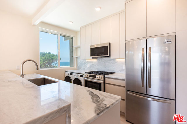 7273 Birdview Avenue, Malibu CA: https://media.crmls.org/mediaz/07ac5c55-6595-4e03-a423-add7a570a2b1.jpg
