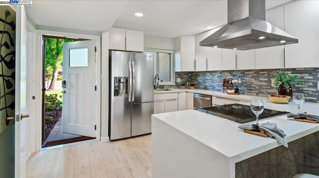 3027 Alta Vista, Alameda CA: https://media.crmls.org/mediaz/07ac656e-bc51-44d0-aec5-9aa7d81baeb1.jpg