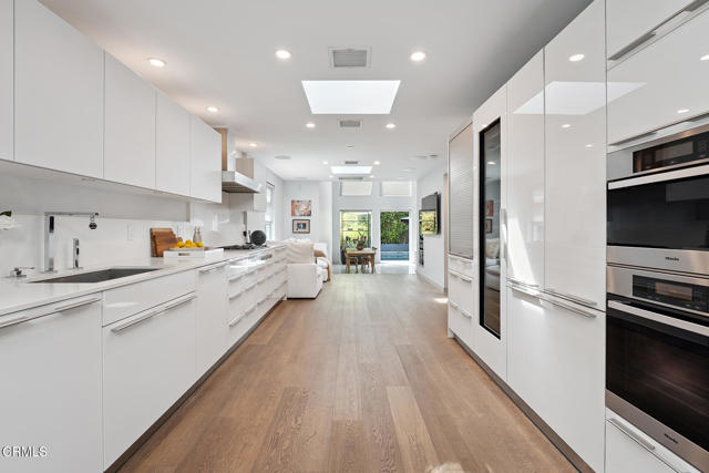 Detail Gallery Image 13 of 41 For 329 Westbourne Dr, West Hollywood,  CA 90048 - 2 Beds | 3 Baths