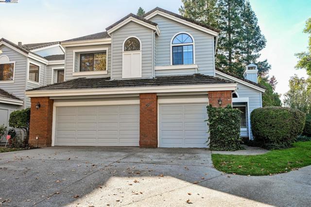 112 Kingswood Cir, Danville CA: https://media.crmls.org/mediaz/07acfc01-d151-4ea9-bfa1-e41530134c14.jpg