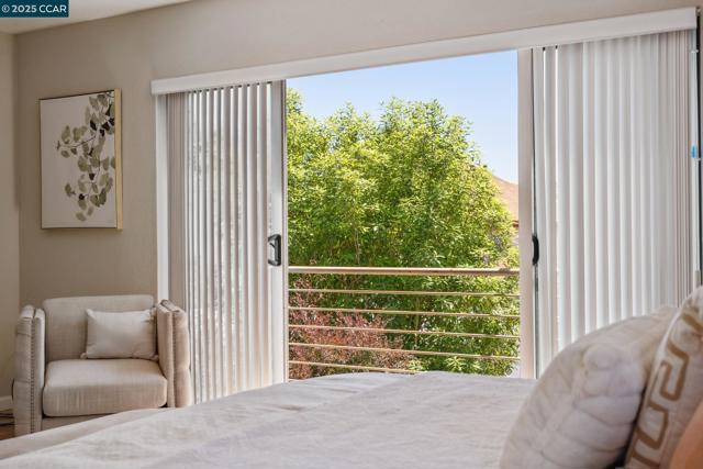 1017 45Th St, Emeryville CA: https://media.crmls.org/mediaz/07adfb95-f870-4a8a-8151-3c890a74d82a.jpg
