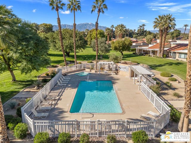 40165 Baltusrol Circle, Palm Desert CA: https://media.crmls.org/mediaz/07ae3b48-e0e9-4c69-9455-897df5ee359a.jpg
