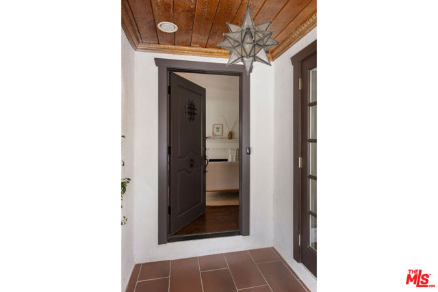 2919 Gleneden Street, Los Angeles CA: https://media.crmls.org/mediaz/07ae9adb-6cb9-47df-b838-9833bac040b2.jpg