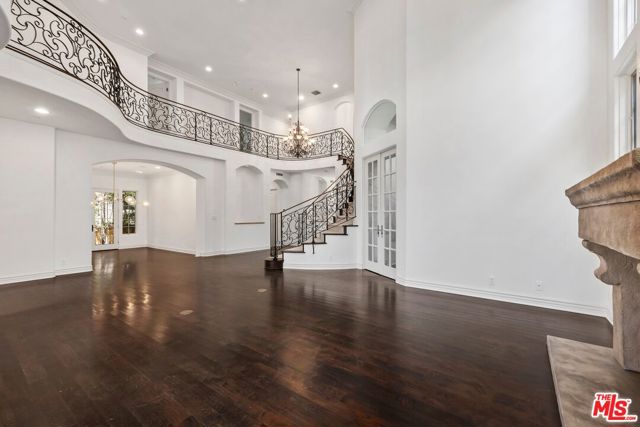 16718 Via Pacifica, Pacific Palisades CA: https://media.crmls.org/mediaz/07aed85a-ea61-41e9-9f58-3f8d49df7031.jpg