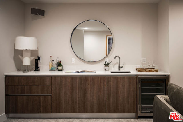 460 N Palm Drive, Beverly Hills CA: https://media.crmls.org/mediaz/07af5481-9d5b-4554-8c06-cd6162917f22.jpg