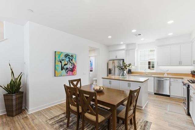 Detail Gallery Image 14 of 37 For 4367 Pacifica Way #2,  Oceanside,  CA 92056 - 3 Beds | 3/1 Baths