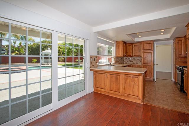 Detail Gallery Image 13 of 50 For 344 via Del Astro, Oceanside,  CA 92057 - 4 Beds | 2/1 Baths