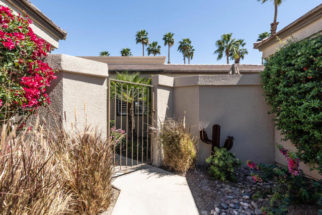 39432 Narcissus Way, Palm Desert CA: https://media.crmls.org/mediaz/07b030c4-abf5-41c0-a8ad-c6a4bd8e3c24.jpg