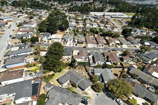 2621 Heather Lane, San Bruno CA: https://media.crmls.org/mediaz/07b077e8-2073-4c16-885c-c0b37c96d4c9.jpg