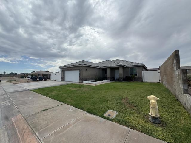 401 Sage Brush Street, Blythe CA: https://media.crmls.org/mediaz/07b0a441-dde5-4904-9f0e-04eb52311620.jpg