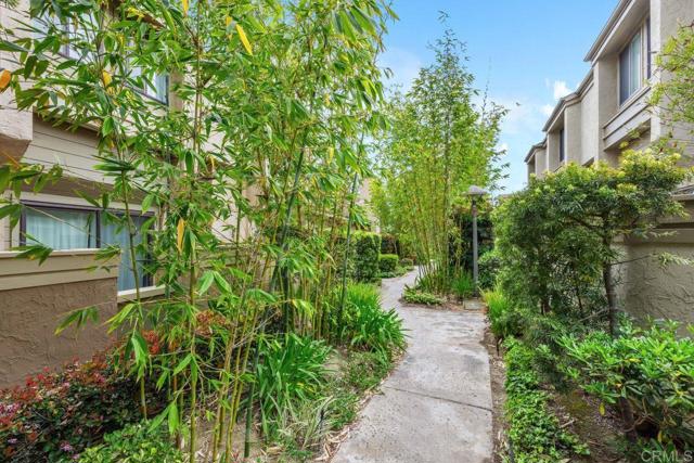 3330 Caminito Eastbluff, La Jolla CA: https://media.crmls.org/mediaz/07b158d8-5c25-445f-87d8-85a29692499f.jpg