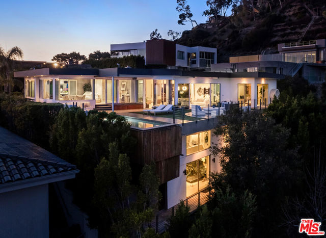 9353 Nightingale Drive, Los Angeles CA: https://media.crmls.org/mediaz/07b1ddfb-7af0-46b4-8a81-5a9e5b2e1dff.jpg