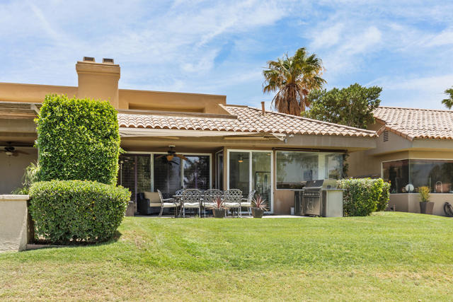 27 Oak Tree Drive, Rancho Mirage CA: https://media.crmls.org/mediaz/07b1e8ad-4436-47ca-92fc-ae664d72464b.jpg