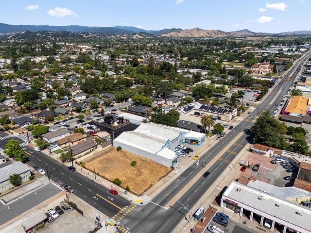 7711 Monterey Street, Gilroy CA: https://media.crmls.org/mediaz/07b26d25-96d8-4917-9a6e-d98f20fc92db.jpg