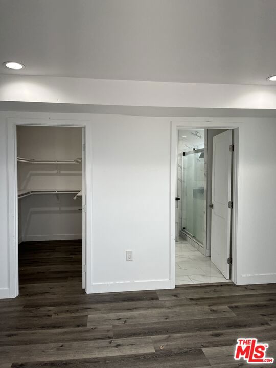 2121 S Burnside Avenue, Los Angeles CA: https://media.crmls.org/mediaz/07b274f6-c3c3-4f7b-ae13-ef15f1e56a9f.jpg
