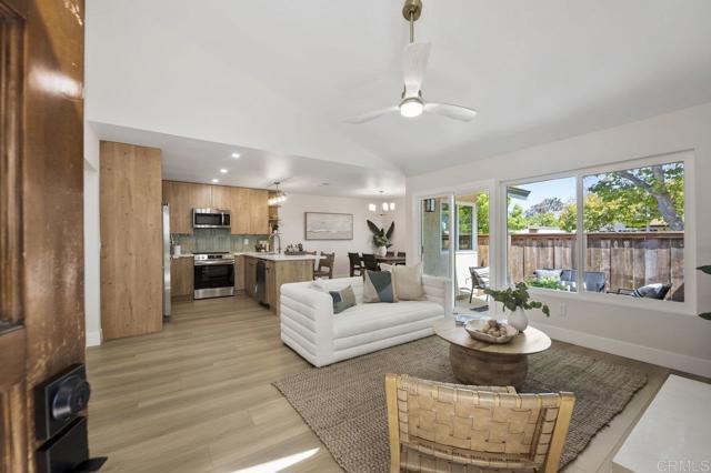 Detail Gallery Image 1 of 29 For 2041 Shadytree Ln, Encinitas,  CA 92024 - 2 Beds | 2 Baths